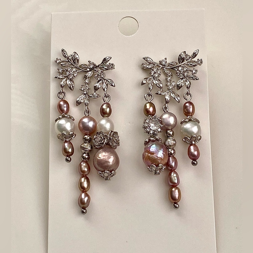 E116-Handmade High Quality Metallic Pink And White Freshwater Pearl Earring